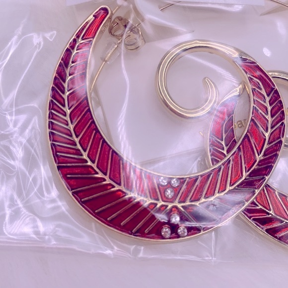 Amrita Singh Saira Threader Hoops, Ruby and Gold - Picture 4 of 6
